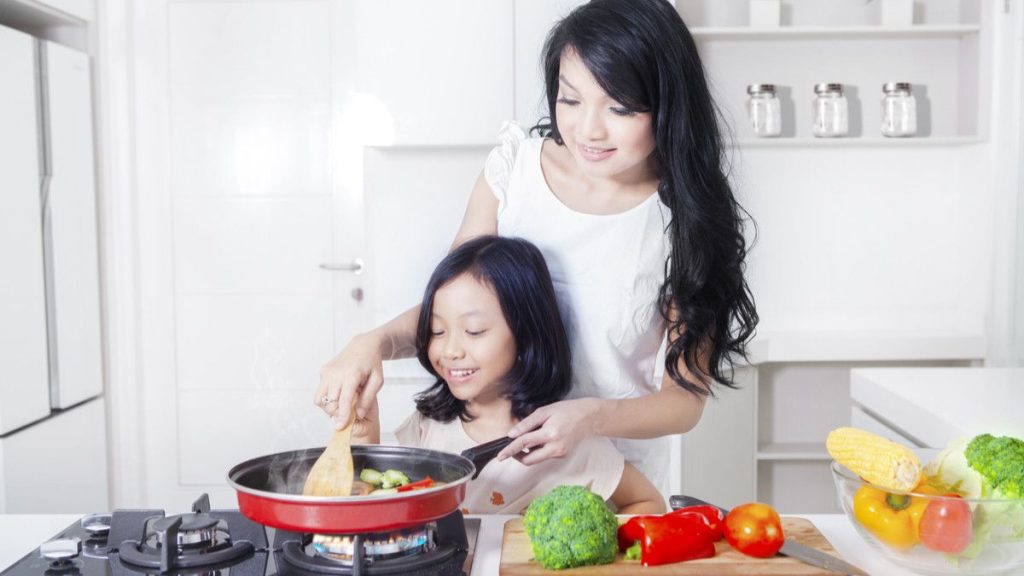Menumbuhkan Koki Cilik Panduan Lengkap Cara Mengajarkan Anak Cara Memasak Menu Sarapan Sederhana