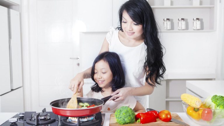 Menumbuhkan Koki Cilik Panduan Lengkap Cara Mengajarkan Anak Cara Memasak Menu Sarapan Sederhana