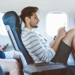 Terbang Jauh Tanpa Pegal Panduan Lengkap Tips Ergonomis Saat Duduk Lama Di Kursi Pesawat